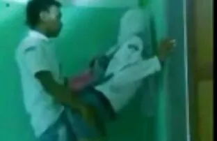 XXX بچه عکس سکس دختران کم سن ها با یک شلخته باریک لعنتی می شوند