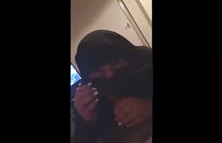XXX آن مرد یک عاشق تقدیر را تصاویرسکسی چندنفره در جوراب خود پر کرد