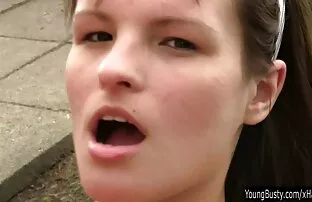 XXX پدربزرگ خاکستری دوست عکس سکس با دختر خاله دختر جوان پسرش را لگد می زند