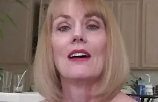 XXX لاتین زرق و برق دار عکس سکسی دختر با اسب در گربه های مرطوب خود گیر کرده است