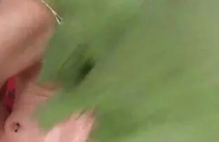 XXX پدربزرگ شورت خود را پاره می کند و نوه اش عکسهای سکسی دختر پسر را لگد می زند