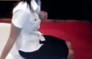 XXX دختر كوچك الاغ خود را از پنجره به هم عکس دختر و پسر در حال سکس زد و همسایه اش به طرز مهربانی او را لعنتی كرد