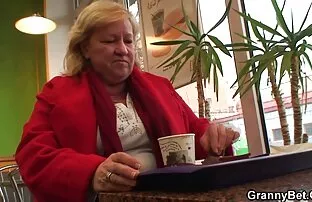 XXX زن عکس سکسی دختران دوجنسه صاف در حمام نوازش می کند