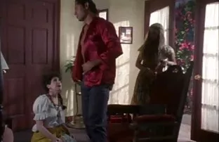 XXX مردی بی رحمانه یک دختر جوان تصاویرسکسی کیرکلفت را در گلو می کشد